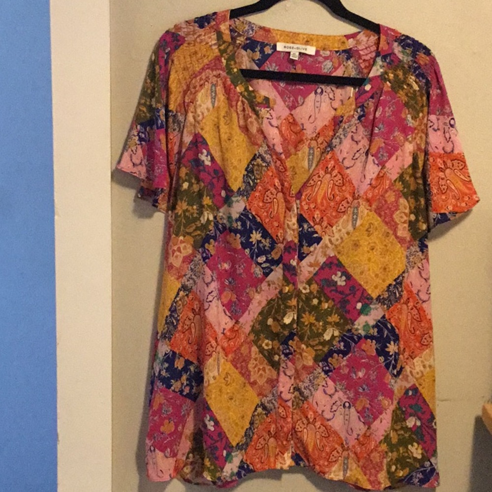 Rose+Olive 2X short butterfly sleeve blouse.